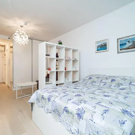 Lenka - With Balcony Apartment