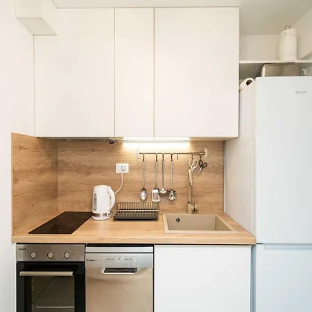 Lenka - With Balcony Daire