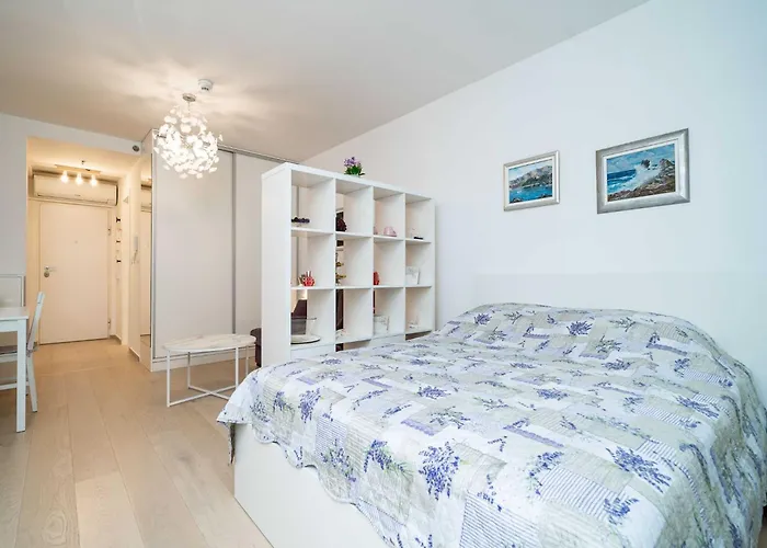 Lenka - With Balcony Apartment