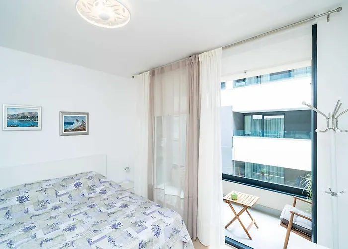 Apartment Lenka - With Balcony